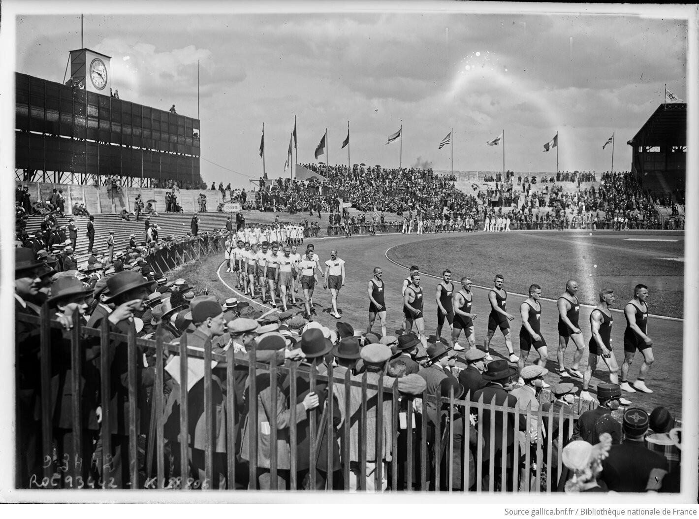 Ceremonia de inauguración de los Juegos Olímpicos en el estadio de Colombes, el 5 de julio de 1924.